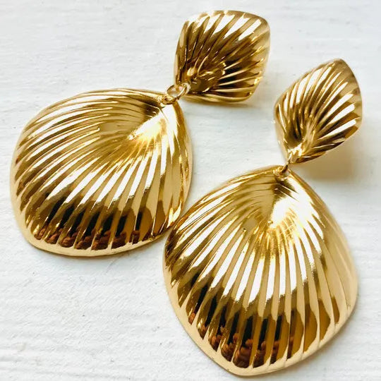 Eva Shell Gold Earrings