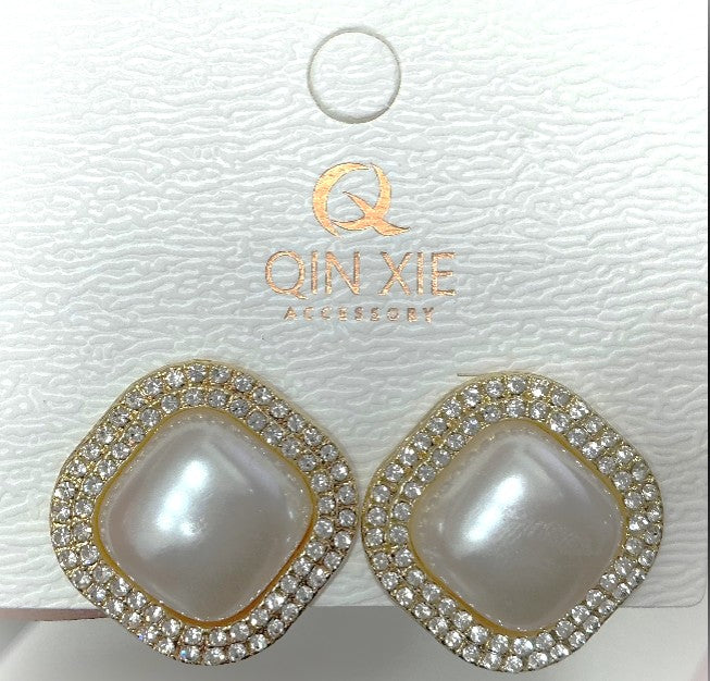 Glinda Pearl Earrings