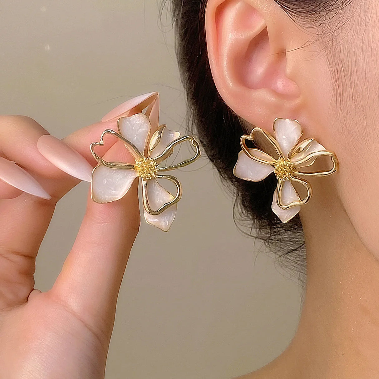 Retro Geometric Flower Stud Earrings
