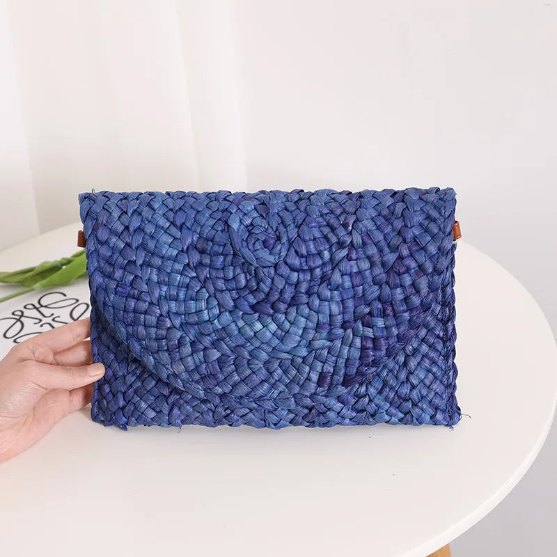 Sally Magnetic Straw Clutch