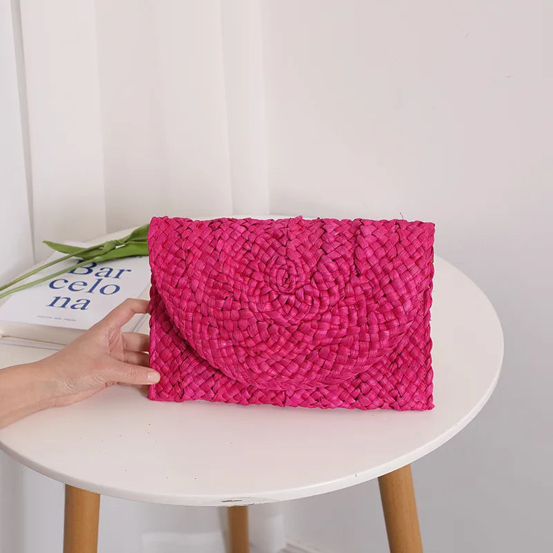Sally Magnetic Straw Clutch