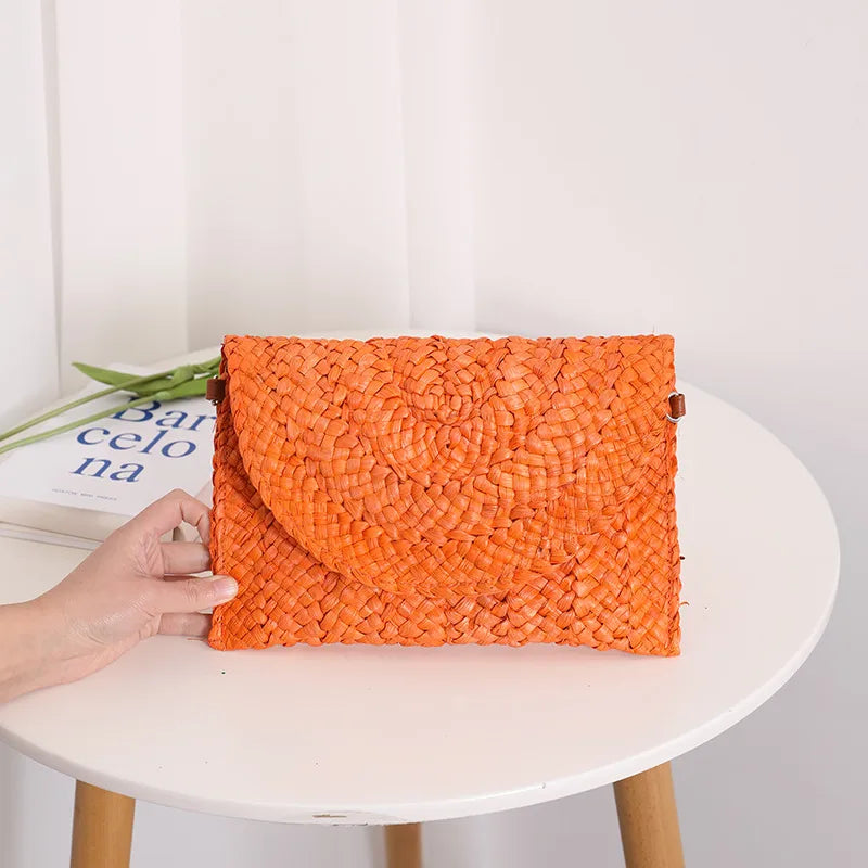Sally Magnetic Straw Clutch