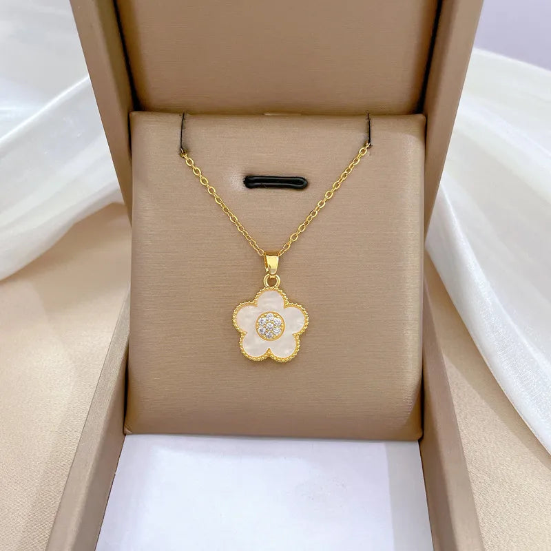 Daisy Rhinestone Necklace