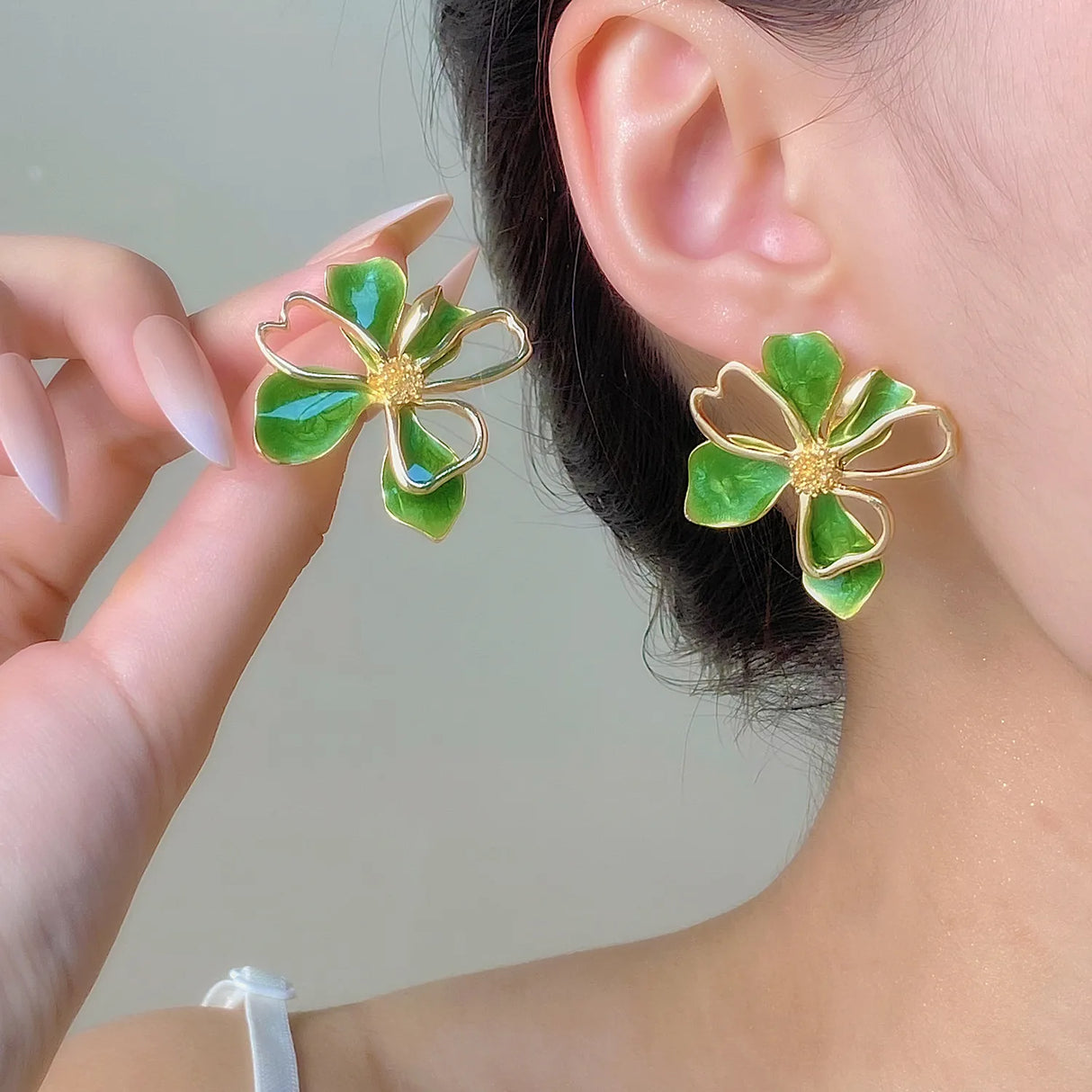 Retro Geometric Flower Stud Earrings